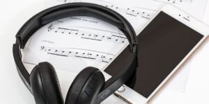 ajustes periodicos en audifonos