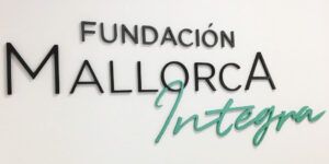 cartel con letras de varios tamanos