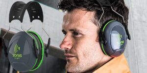 cascos vs auriculares protege tus oidos