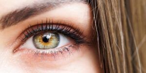 color de pelo para ojos