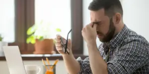dolor de ojos al moverlos