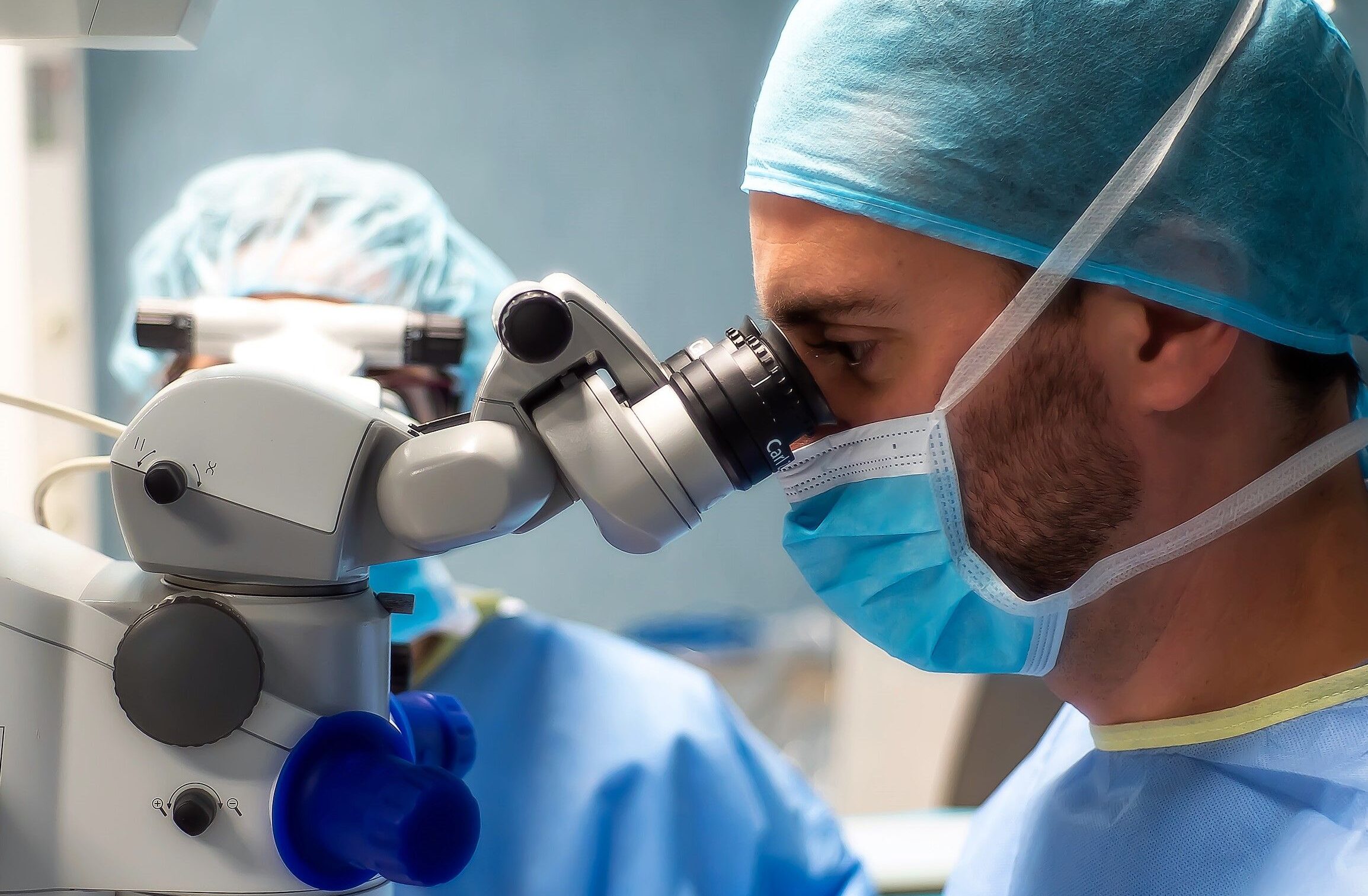 equipo de optometristas especializados en retina