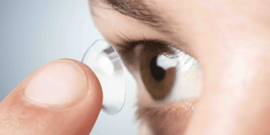 lentes de contacto limpios y seguros