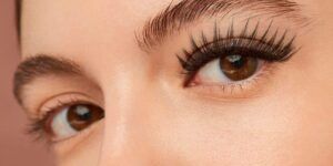 mirada rejuvenecida con blefaroplastia
