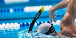 natacion con tubo para cervicales