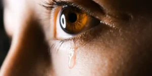 ojo izquierdo llorando significado espiritual