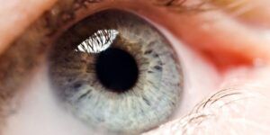ojos claros de forma natural