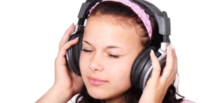 salud auditiva y uso de audifonos